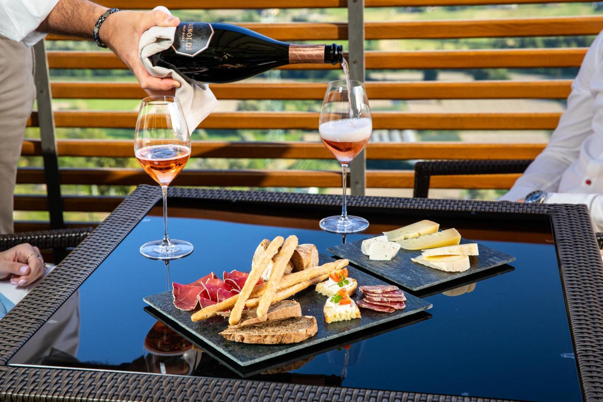 Wine Hotel Retici Balzi Poggiridenti Eksteriør bilde